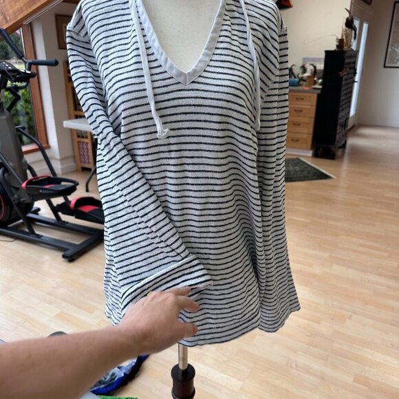 Tommy Bahama Striped Pullover Hoodie M Medium (Runs Large) - Picture 3 of 8